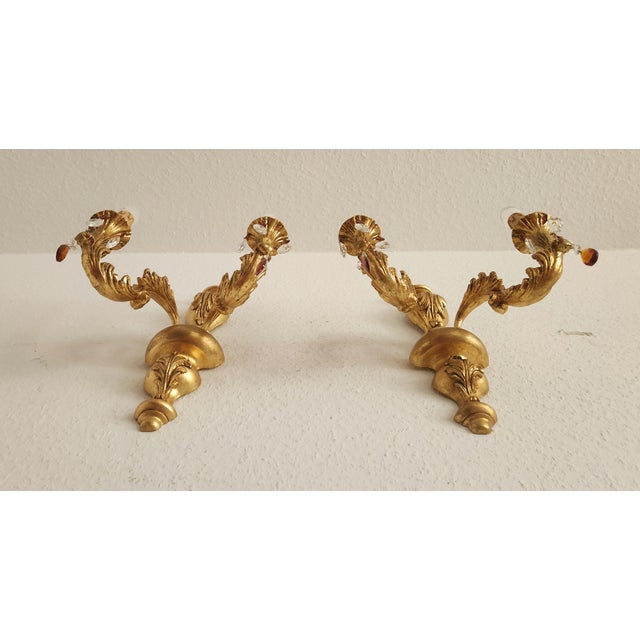 Antique Florentine Wall Lamp in Wood and Hand-Carved Gilded in Gold Leaf with Crystal Pendants, Italy, 1950s For Sale - Image 9 of 18