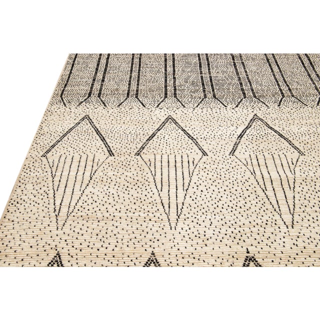 Modern Moroccan Style Handmade Geometric Pattern Beige and Gray Boho Wool Rug For Sale In New York - Image 6 of 9