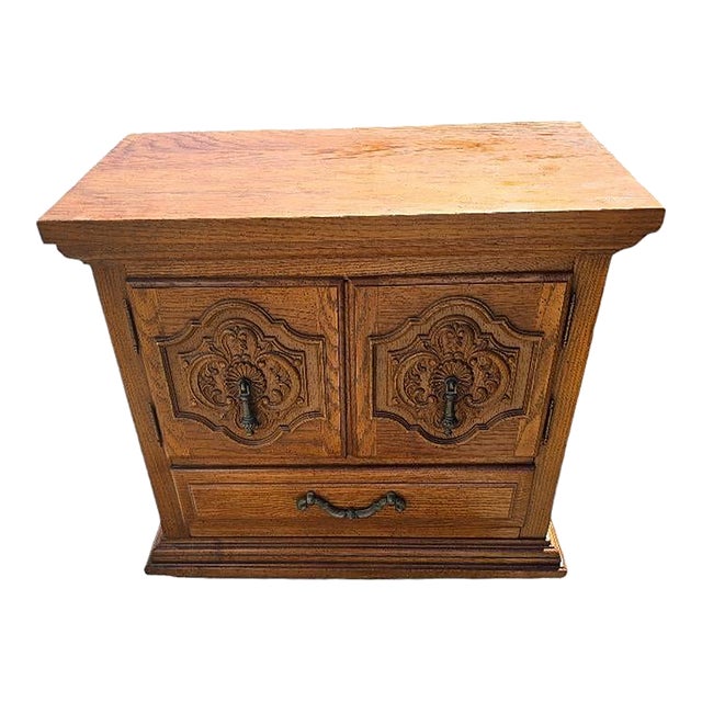 Late 20th Century Broyhill Furniture Walnut Nightstand For Sale