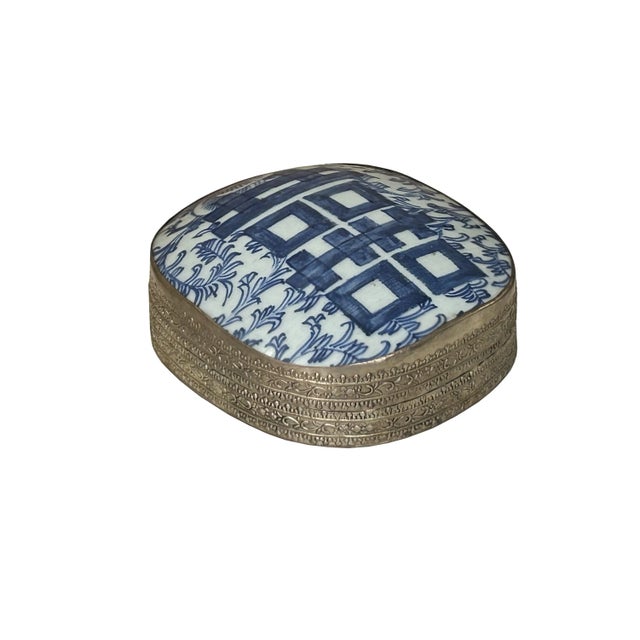 Chinese Old White Base Blue Scroll Happiness Porcelain Art Pewter Box For Sale In San Francisco - Image 6 of 7