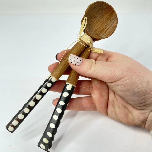 Early 20th Century 2 Maasai Olivewood and Bone Handle Spoons Kenya For Sale In Denver - Image 6 of 7
