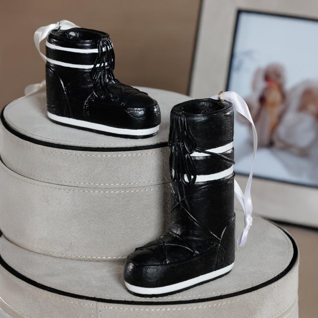 2020s Après Ski Boot Holiday Ornaments in Black, Assorted Set of 6 Pieces For Sale - Image 5 of 5