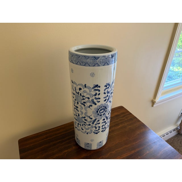 Late 20th Century Vintage Chinoiserie Blue & White Porcelain Umbrella Stand With Floral Motif For Sale - Image 5 of 13