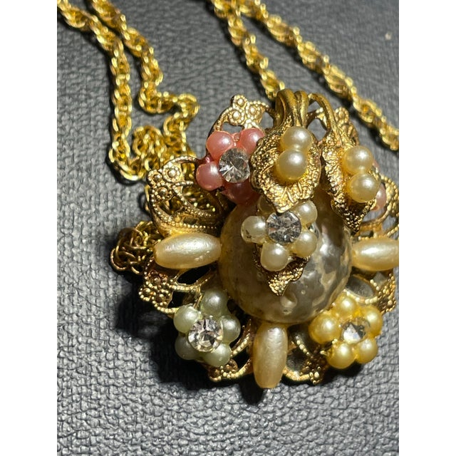 Miriam Haskell 1950s Robert DeMario Hand Fabricated Pendant on Gold Tone Rope Chain. For Sale - Image 4 of 7