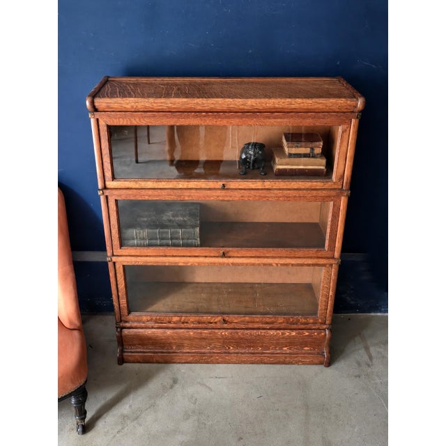 Early 20th-century English sectional bookcase in oak, made in the style of the celebrated modular bookcases developed and...