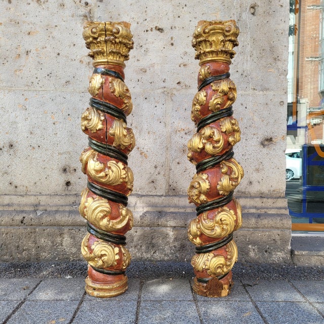 Solomonic Columns in Carved, Gilded and Polychrome Wood, 18th Century, Set of 2 For Sale - Image 6 of 18
