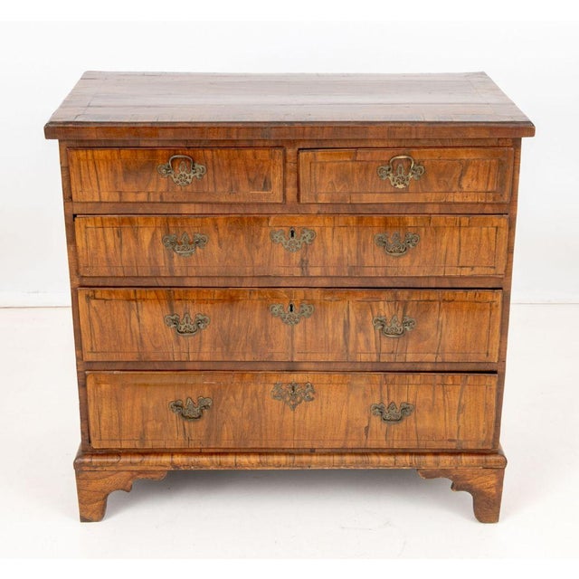 English George I Walnut Chest of Drawers, 18th C. For Sale - Image 3 of 9