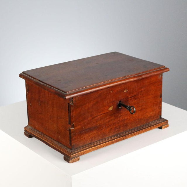 Box in Walnut Wood For Sale - Image 9 of 9