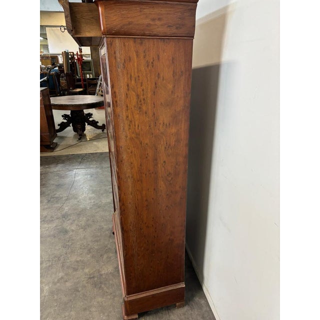 Louis Philippe Style Chest of Drawers in Flamed Mahogany, in Very Good conditions.