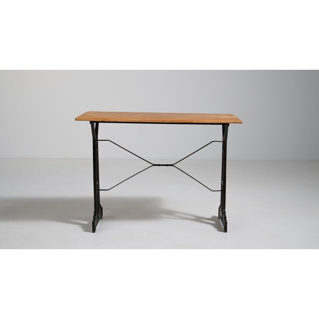 A more substantial version of the classic bistro table, with increased weight and stability. The reinforced iron base...