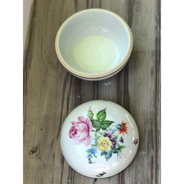 Herend 1960s Herend Porcelain Hand Painted Floral Lidded Trinket Box For Sale - Image 4 of 10