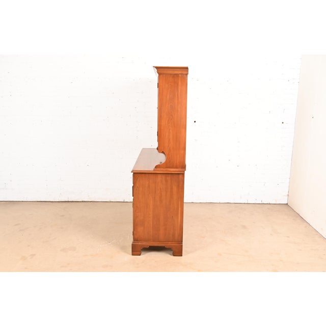 Henkel Harris American Colonial Cherry Wood Breakfront Sideboard Buffet With Hutch Top For Sale - Image 11 of 14