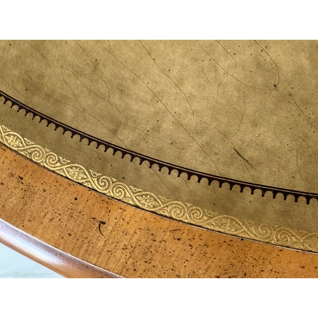 Brown Mid-Century Weiman "Heirloom Quality" Round French Provincial Coffee Table With Gold-Tooled Leather Top For Sale - Image 8 of 10