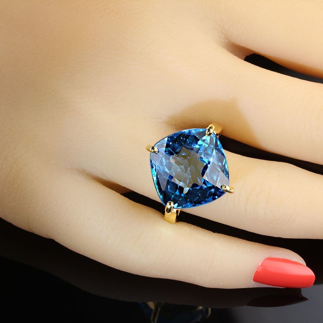 This is part of Chairish’s Fine Jewelry assortment. Elegant Swiss Blue Topaz in Gold Rhodium on Sterlng Silver Ring. This...