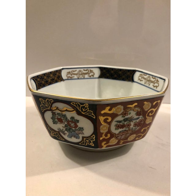 Japanese 1970s Decorative Imari Octagonal Bowl (6.5”) For Sale - Image 3 of 7