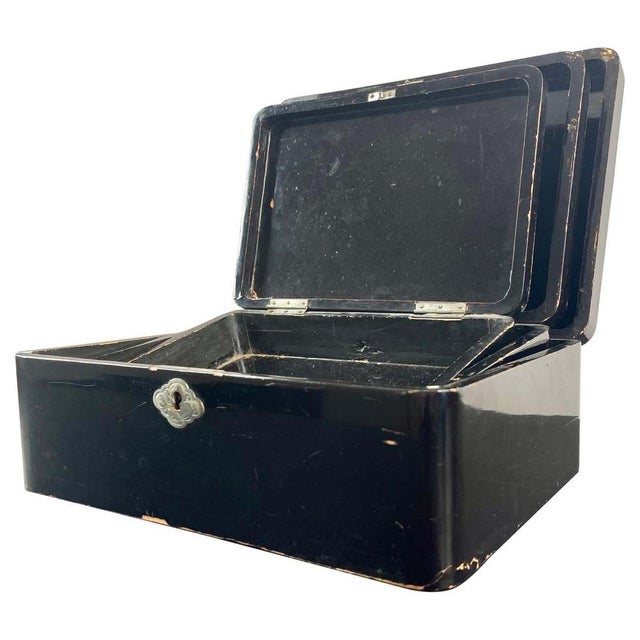 Three Black Japanese Lacquer Nesting Boxes with Two Keys, 1880, Set of 3 For Sale - Image 4 of 18