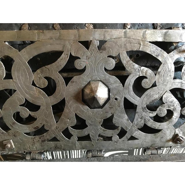 Early 17th Century Medieval Handcrafted Black Iron Coffer or Box, 1610 For Sale - Image 13 of 17