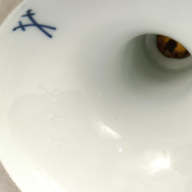 Antique Meissen Jugendstil Porcelain Covered Urn or Vase With Pansies & Violets For Sale - Image 9 of 18