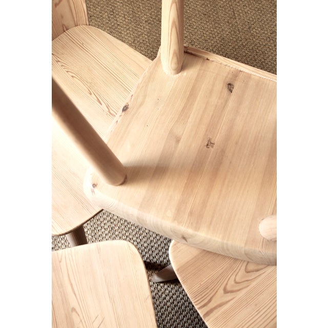 Wood Swedish Pine Modell 510 Dining Chairs by Göran Malmvall for Svensk Fur, Sweden, 1950s, Set of 7 For Sale - Image 7 of 18