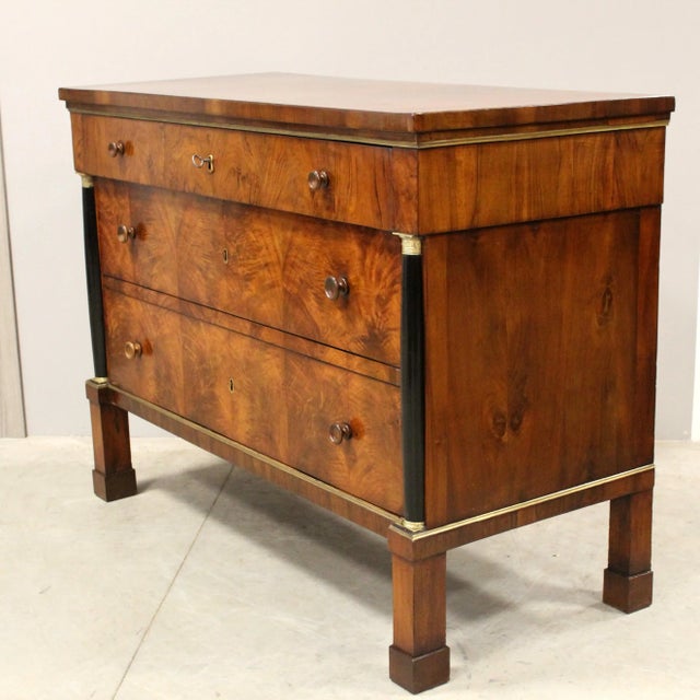 19th Century Italian Empire Chest of Drawers in Walnut For Sale - Image 4 of 13