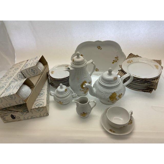 New 1980s Exquisite Porcelain With Gold Roses by Rosenthal. - 79 Piece For Sale - Image 16 of 18