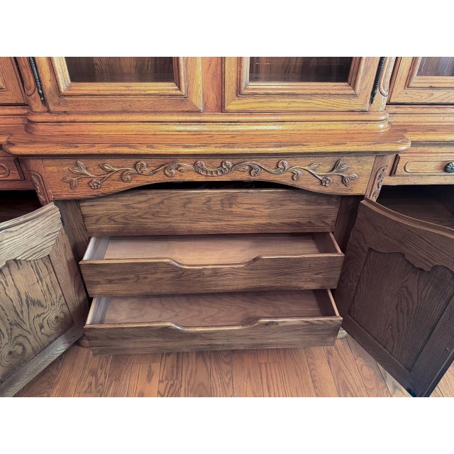 Vintage 1987 Hickory Manufacturing Co. Display Cabinet For Sale In Cleveland - Image 6 of 10