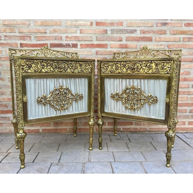 19th Century French Bronze Vitrine Nightstands with Glass Doors and Brass Drawers, Set of 2 For Sale - Image 3 of 18