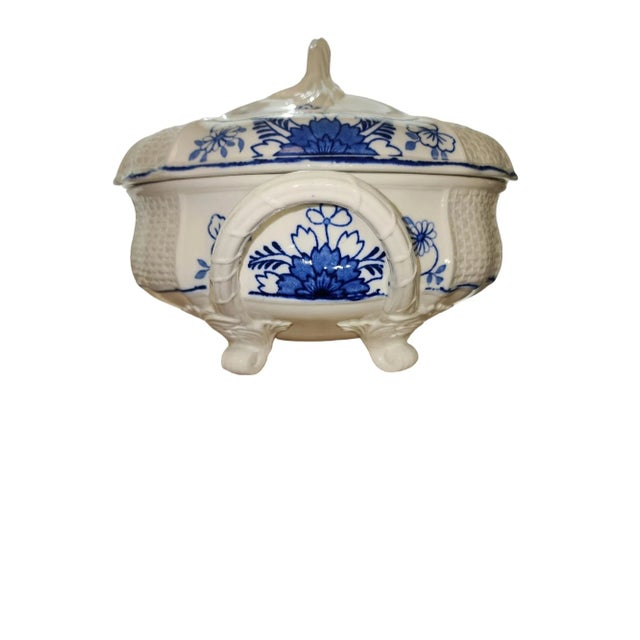Wedgwood Circa 1909 Wedgwood Etruria Saxon Covered Serving Dish For Sale - Image 4 of 8
