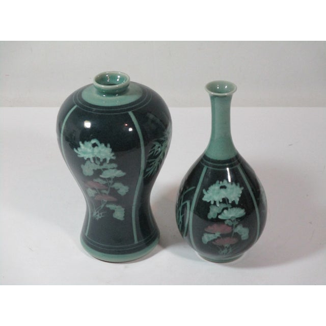 Mid-Century Modern Vintage Hand-Decorated Korean Porcelain Vases- Set of 2 For Sale - Image 3 of 7