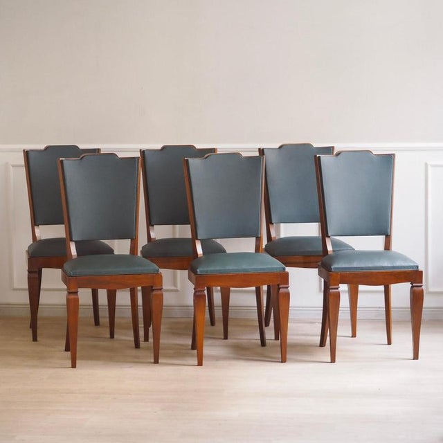This elegant set of six original Art Deco chairs impresses with its clean lines, gently curved back legs, and distinctive,...