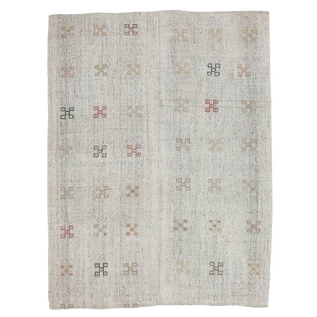 Textile Mid 20th Century Light Gray Embroidered Kilim Rug For Sale - Image 7 of 7