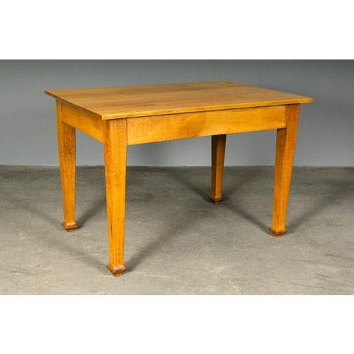 Item: Dining table Period & Style: Art Nouveau - Early 20th century Features: - Simple and practical piece of furniture...