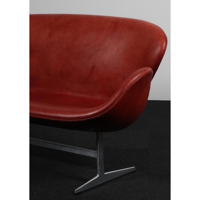 2000 - 2009 Full Grain Aniline Leather Swan Sofa by Arne Jacobsen for Fritz Hansen For Sale - Image 5 of 11
