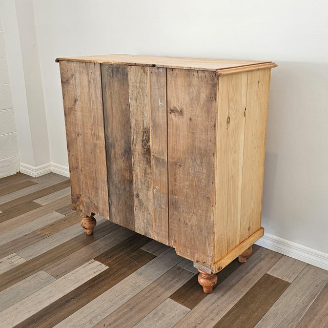 Antique English Pine Chest of Drawers (Dresser) With Dark Knobs - Circa 1880 For Sale - Image 16 of 17