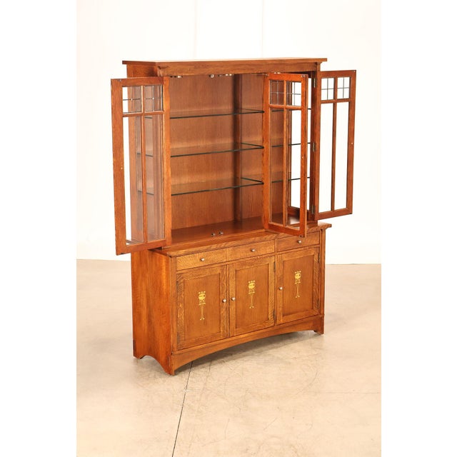 2000 - 2009 Stickley Mission Collection Oak Harvey Ellis Inlaid China Cabinet For Sale - Image 5 of 18