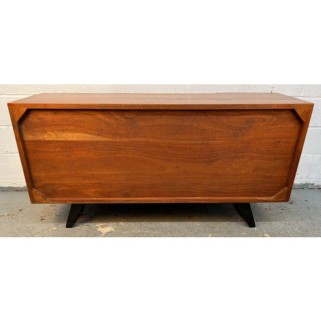 Late 20th Century Organic Modern Mahogany Credenza With S-Shaped Live-Edge Doors For Sale - Image 12 of 17