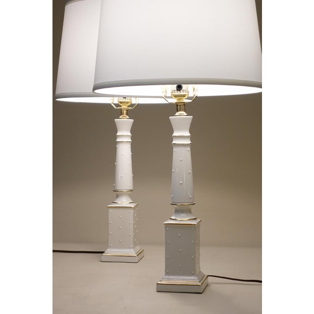 Lenox Matched Pair Lenox Quoizel Neoclassic Hollywood Regency Modern Column Porcelain Table Lamps 1960's For Sale - Image 4 of 14
