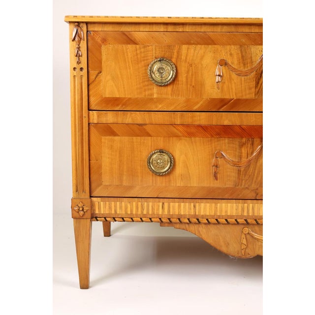 Louis Seize Chest of Drawers in Walnut, 1800s For Sale - Image 6 of 11