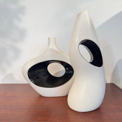 Mid-Century Modern Abstract Ceramic Vase in Black and White Glaze, Italy, 1980s For Sale - Image 3 of 10