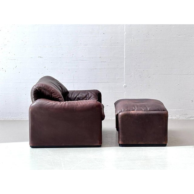Cassina Set of Maralunga Armchair and Ottoman in Leather by Vico Magistretti for Cassina, Italy, 1970s For Sale - Image 4 of 18