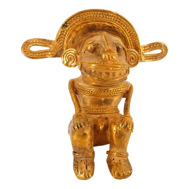 Colombian Taïrona Tumbaga Statuette of Shaman Sitting For Sale