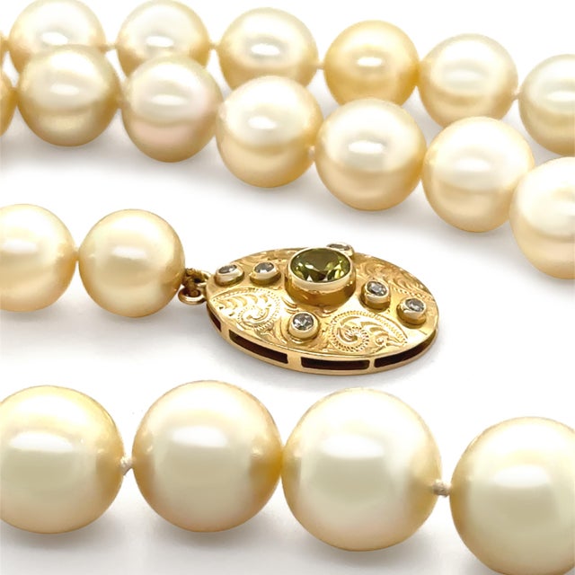 2020s 18ct Yellow Gold Cultured Pearl & Sapphire Necklace 1ct 82.6g For Sale - Image 5 of 8