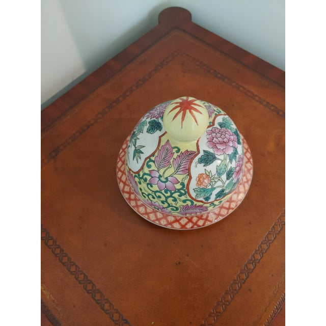 Great lid for a Yellow, Chinese Ginger Jar