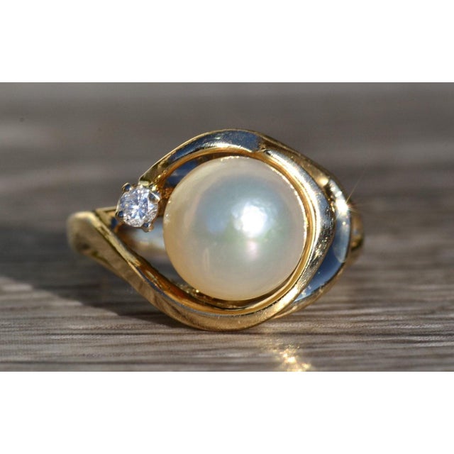 Contemporary The Slayden: Ladies 14K Gold Ring set with Pearl and Diamond Accent For Sale - Image 3 of 10
