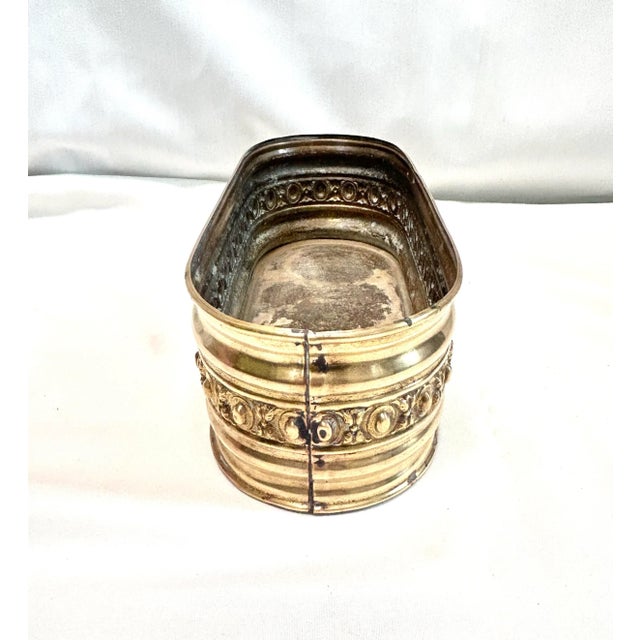 Vintage Oval Brass Cachepot Planter – Hollywood Regency Floral Brass Jardiniere For Sale - Image 4 of 6