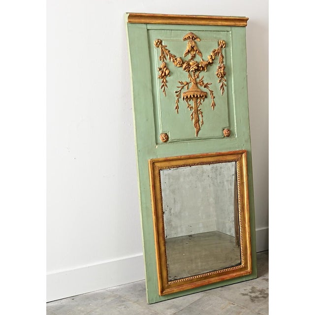 French 18th Century Painted Parcel Gilt Chinoiserie Trumeau For Sale In Baton Rouge - Image 6 of 7