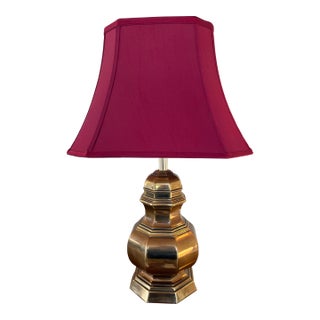 Late 20th Century Satin Brass Ginger Jar Style Chinoiserie Lamp With Maroon Octagonal Shade For Sale