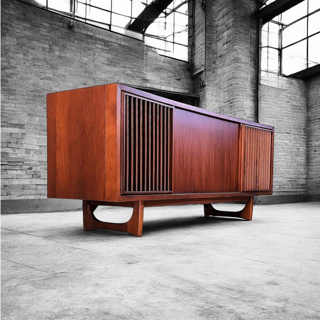 Brown Circa 66 Rca Annapolis Encomium Refurbished Mid Century Modern Stereo Console Record Player For Sale - Image 8 of 9