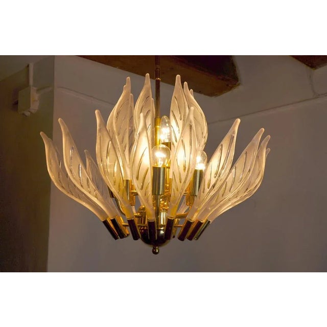 Superb and rare venini floral chandelier, designed and produced in Italy in the 1970s. This unique object is composed of...
