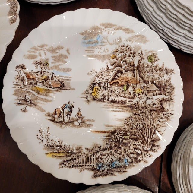 Dinnerware Set from Johnson Bros Porcelain, 1940s, Set of 81 For Sale - Image 12 of 18